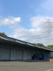 成田市にて物流倉庫の補修工事〈雨漏り修理・屋根、外壁塗装〉の施工後写真