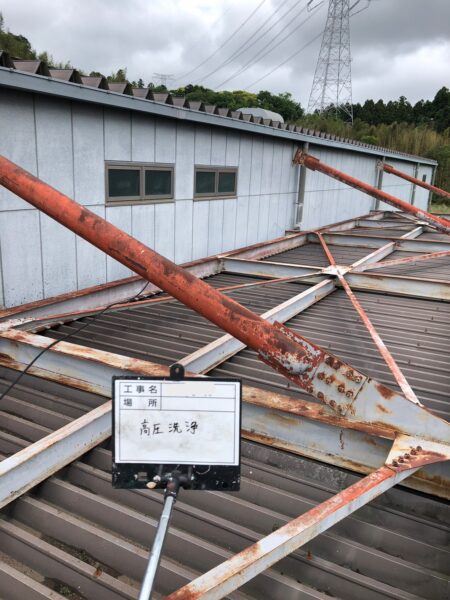 成田市にて倉庫のALC外壁の雨漏り修理〈外壁塗装＋折版屋根の鉄骨塗装〉の施工前写真