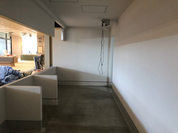 千葉県船橋市にて内装塗装工事〈厨房床、内壁の塗装〉の施工前写真