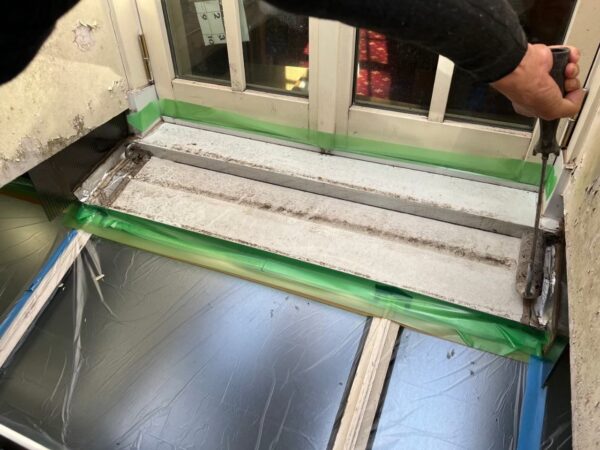千葉市花見川区にて雨漏り修理〈ガラス屋根、窓枠のシール工事・防水工事〉の施工前写真