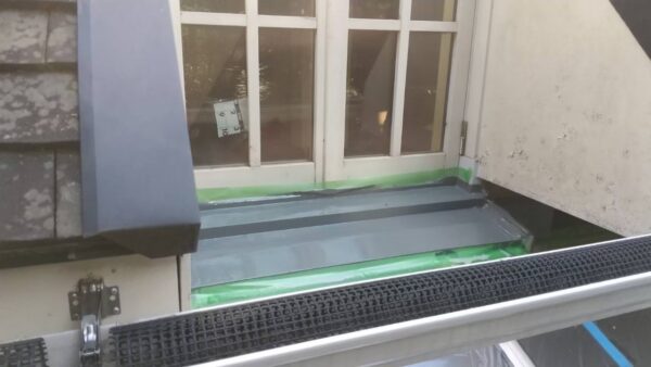 千葉市花見川区にて雨漏り修理〈ガラス屋根、窓枠のシール工事・防水工事〉の施工後写真