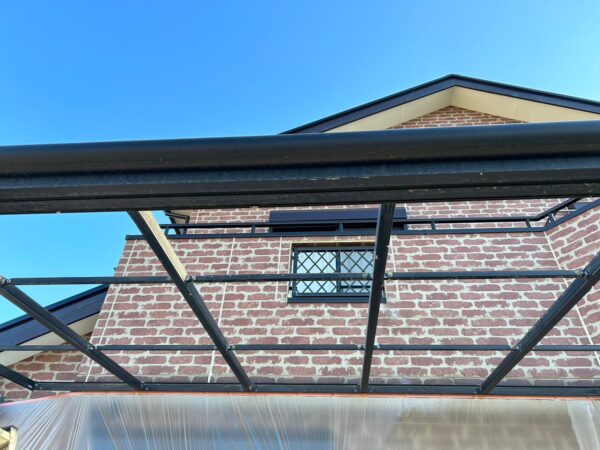 千葉市花見川区にて塗装工事〈カーポート新設時の塗装メンテナンス〉の施工前写真
