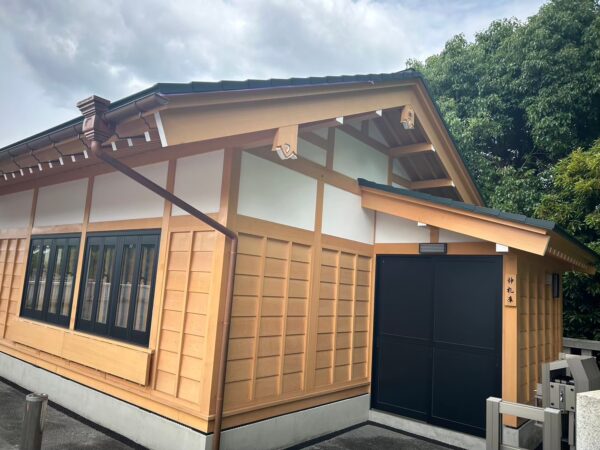 千葉市稲毛区にて木部塗装工事〈浅間神社の新築工事〉の施工後写真