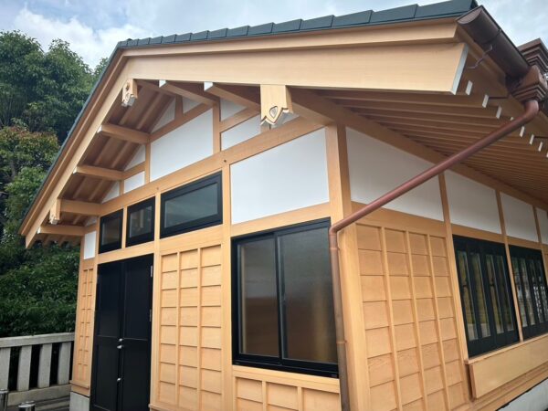 千葉市稲毛区にて木部塗装工事〈浅間神社の新築工事〉の施工後写真