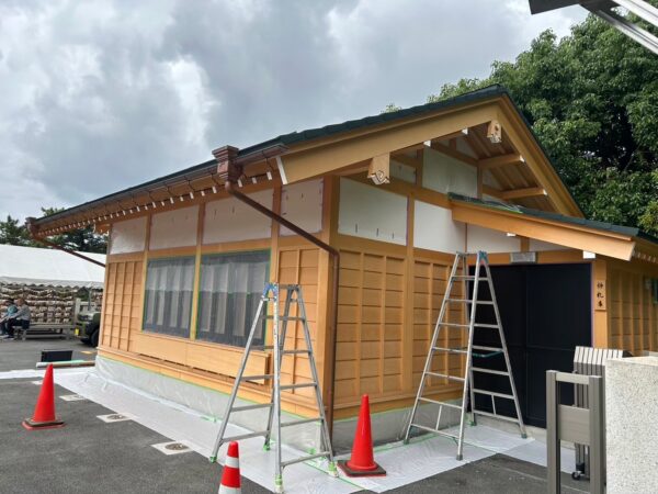 千葉市稲毛区にて木部塗装工事〈浅間神社の新築工事〉の施工前写真