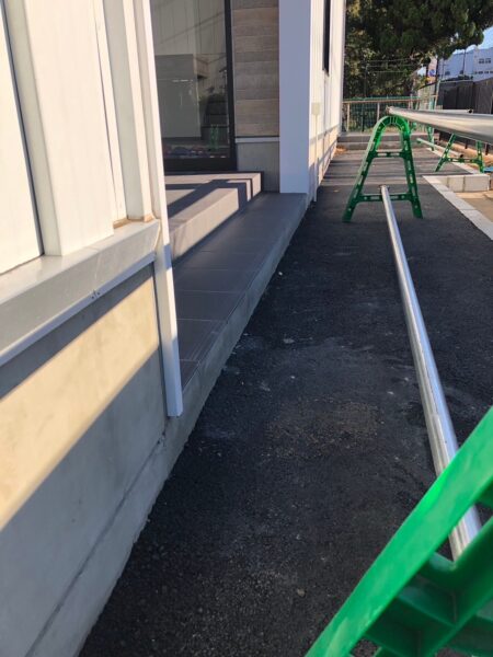 千葉市花見川区にて塗装工事〈タイルに合わせた調色塗装〉の施工前写真
