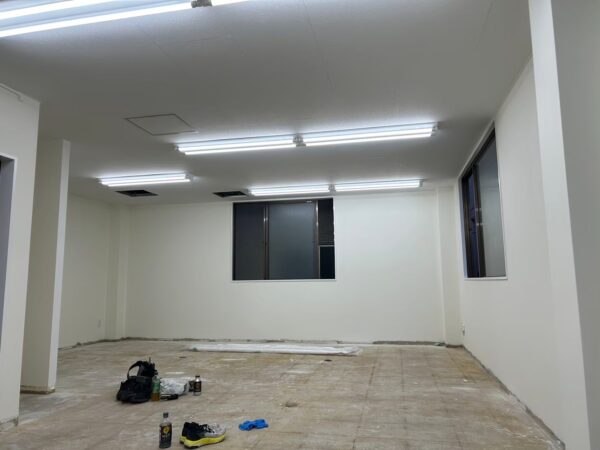 千葉市中央区にて内部塗装〈空きテナントの内装塗装〉の施工前写真