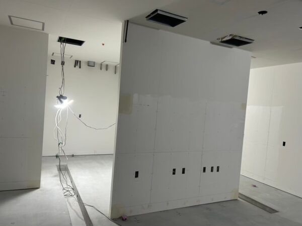 千葉県船橋市にて室内塗装工事〈ララテラスの厨房内塗装工事〉の施工後写真