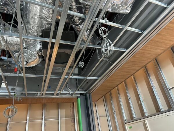 千葉県船橋市にて室内塗装工事〈ララテラスの厨房内塗装工事〉の施工前写真