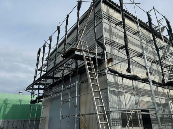 千葉市稲毛区にて屋根塗装・外壁塗装〈倉庫の塗装メンテナンス〉の施工前写真