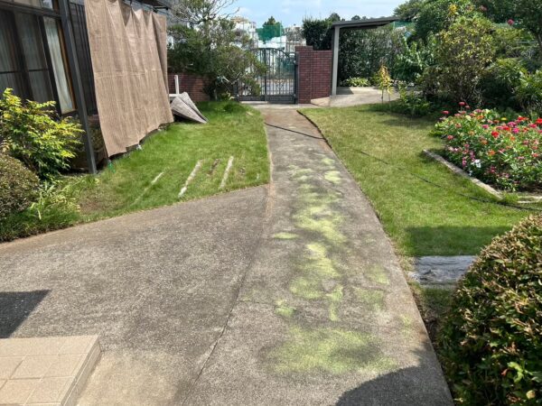 千葉市中央区にて玄関通路の塗床工事の施工前写真