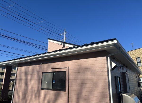 千葉市花見川区にて薬局の外壁塗装・屋根塗装〈色変えでイメージチェンジ〉の施工後写真