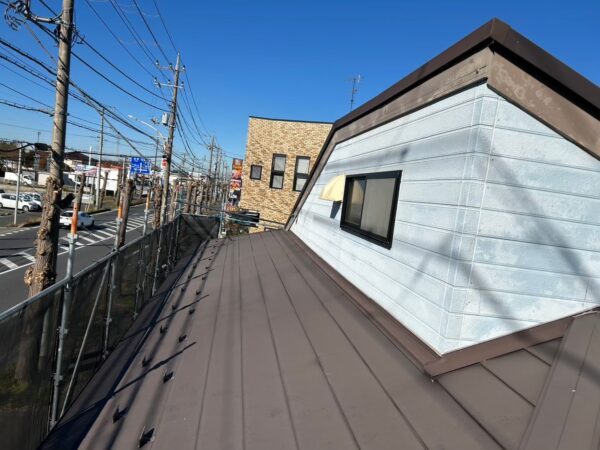 千葉市花見川区にて薬局の外壁塗装・屋根塗装〈色変えでイメージチェンジ〉の施工前写真