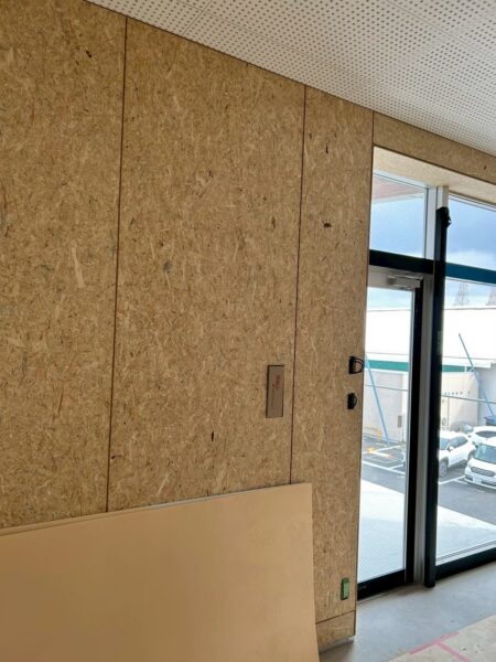 千葉市中央区にて専門学校の新築内装塗装〈マット仕上げ〉の施工前写真