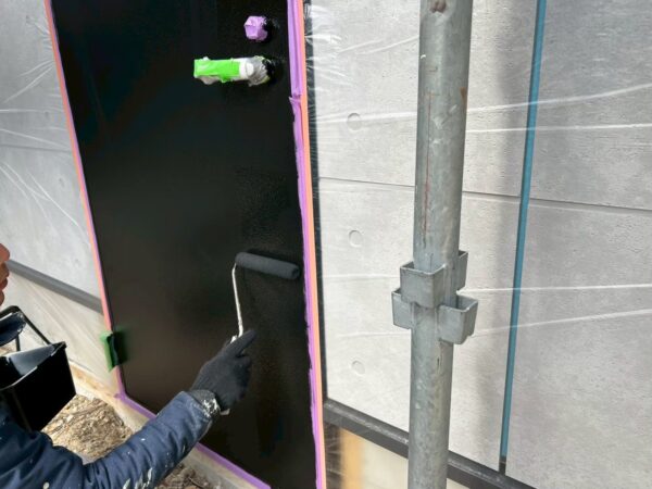 千葉市中央区にて新築の軒天・ドア塗装〈事務所兼自宅〉の施工前写真