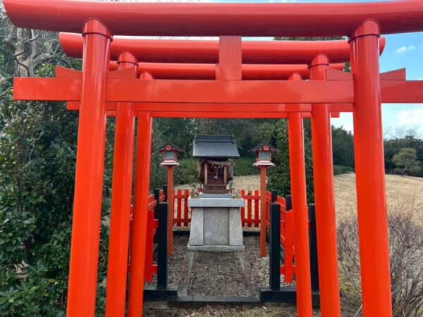 千葉市中央区にてお社の木部アク洗い・塗装の施工後写真
