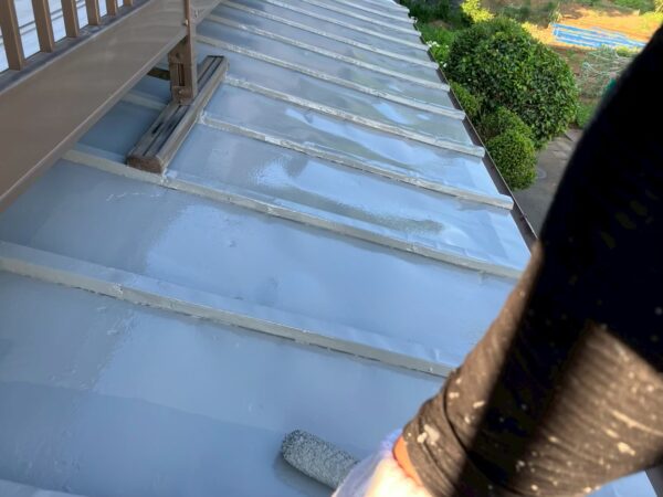 千葉市花見川区にて屋根塗装メンテナンス〈色褪せによる塗り替え〉の施工後写真